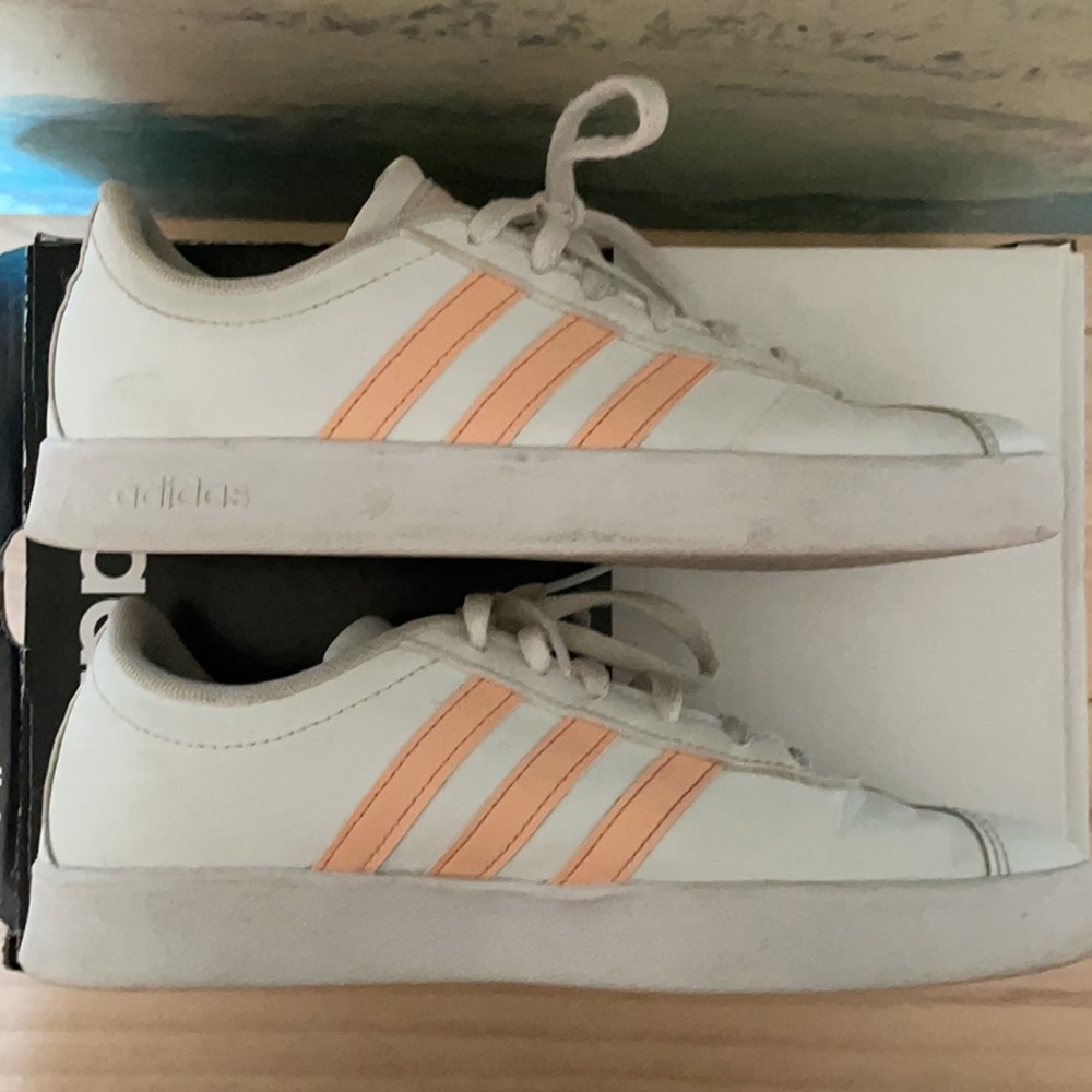 ADIDAS VL Court 2.0 K white & glo pink girls size 4 EUC - Picture 9 of 13